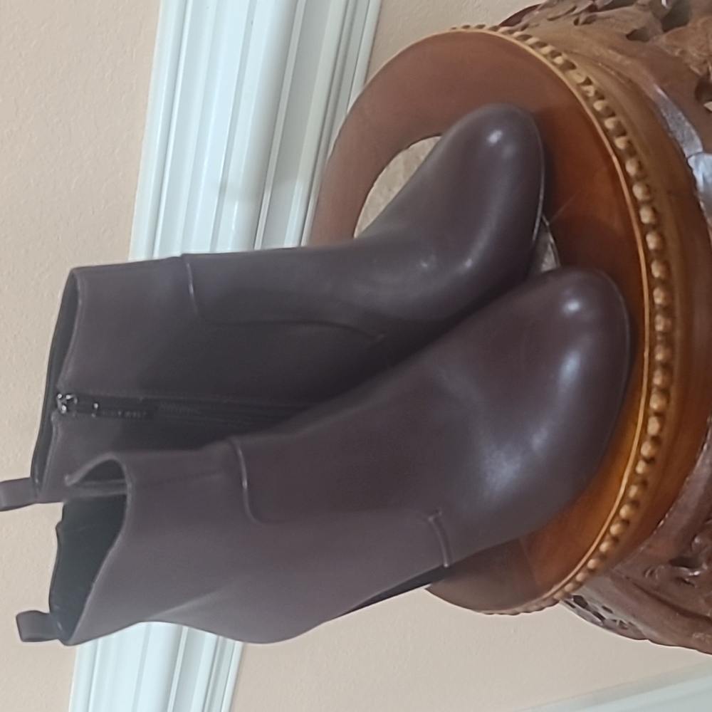 Beautiful and supple NINE WEST cordavan  color leather, never worn